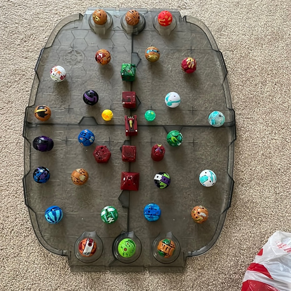 32 Bakugan and board